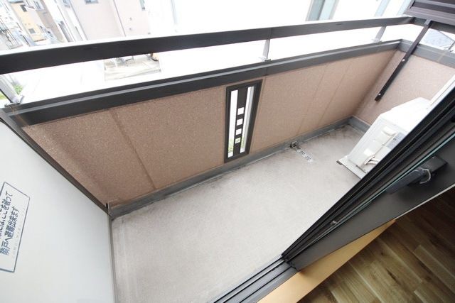 バルコニー　同物件別部屋写真