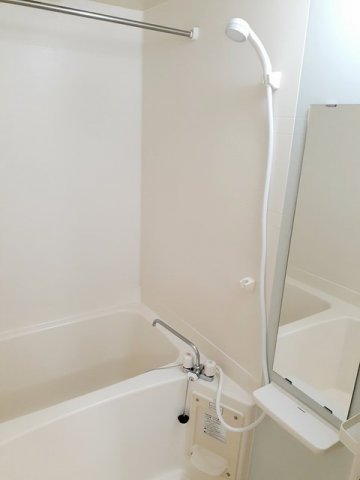 バス・シャワールーム　落ち着いた空間のお風呂です