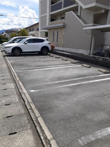 駐車場　車をお持ちの方に嬉しい駐車場付きの物件です