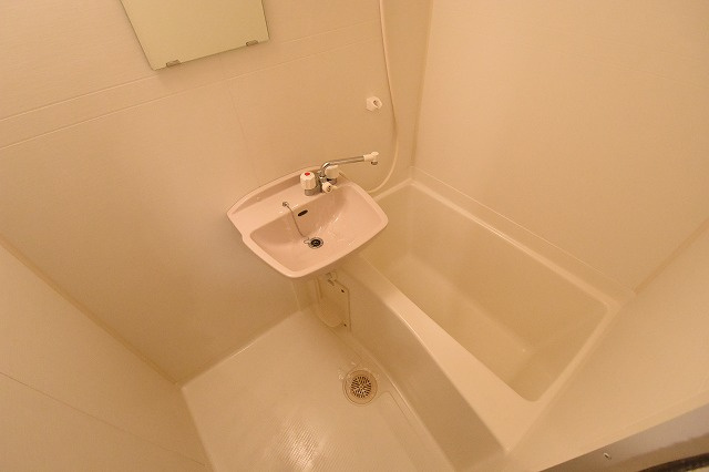 バス・シャワールーム　シンプルで機能的な2点ユニットです！