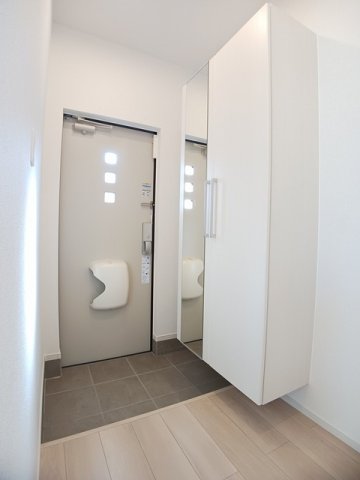 玄関　落ち着いた玄関です