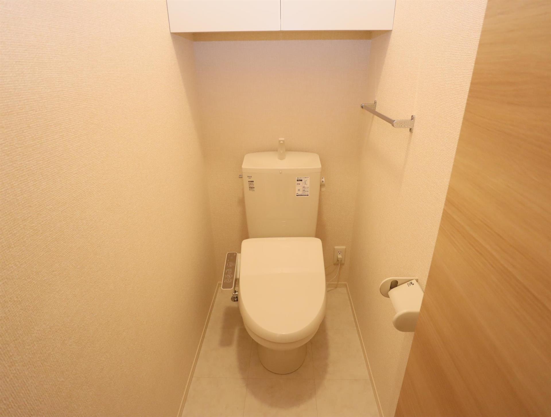 トイレ　温水洗浄暖房便座