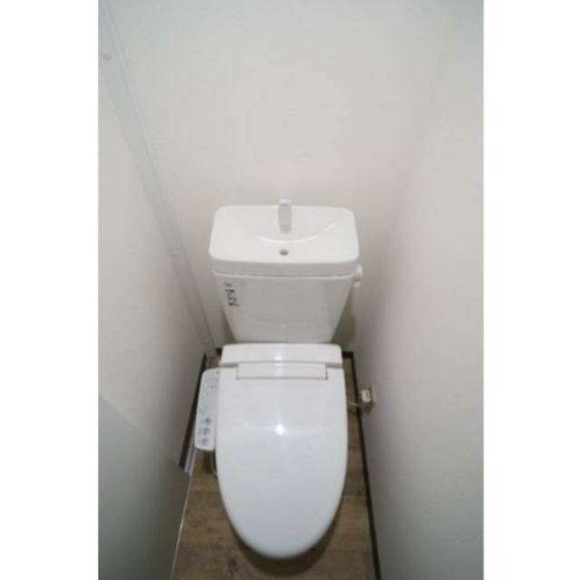 トイレ　※同仕様写真含む