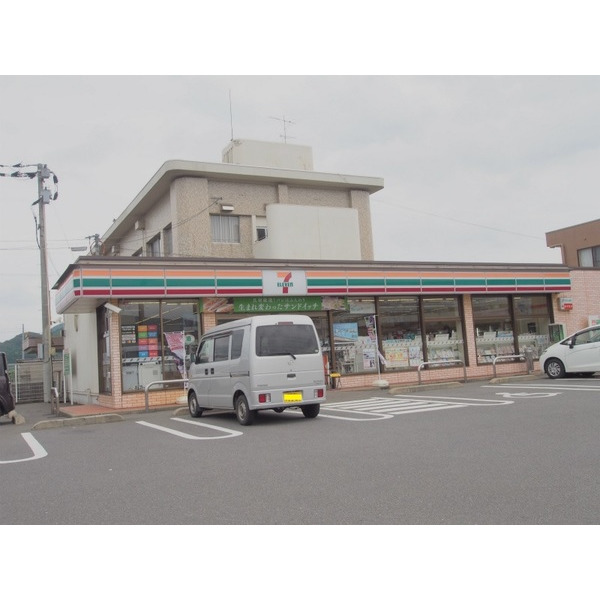 コンビニ　セブンイレブン嬉野築城店（コンビニ）まで555m