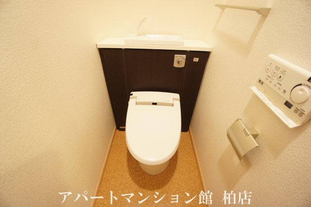 トイレ　温水洗浄便座つきです。