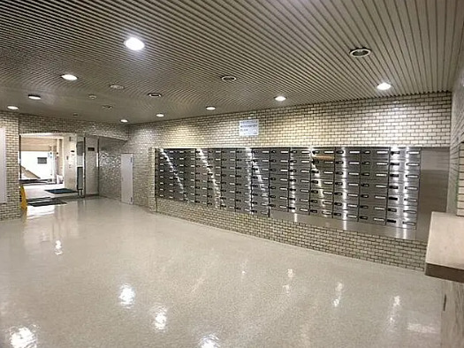 エントランス　落ち着いたエントランスです