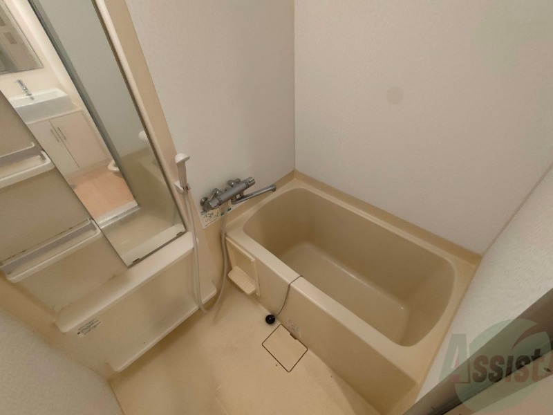 バス・シャワールーム　バスルームはこちらです。広々としてゆったり休めます。