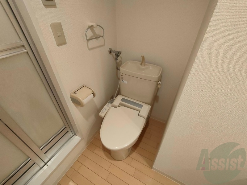 トイレ　暖房便座付きのトイレです。快適に使えます。