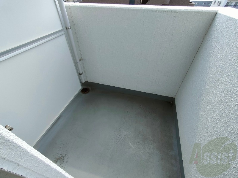 バルコニー　こちらはバルコニー。洗濯物が干せるようになっています。