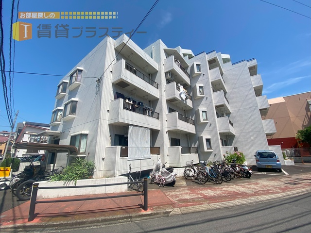 建物外観　閑静な住宅街に佇むマンションです。