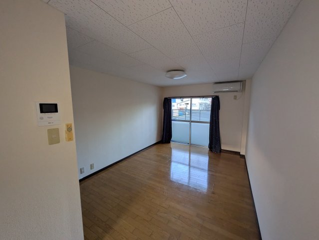 居室・リビング　写真は103号室です。