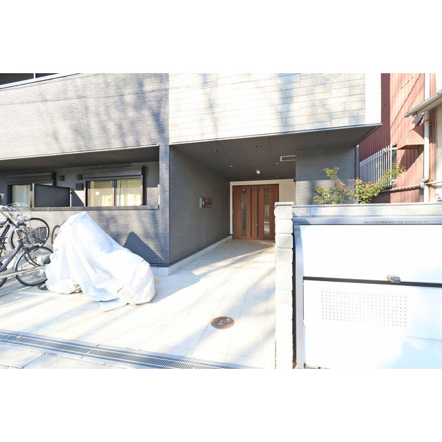 エントランス　落ち着いたエントランスです