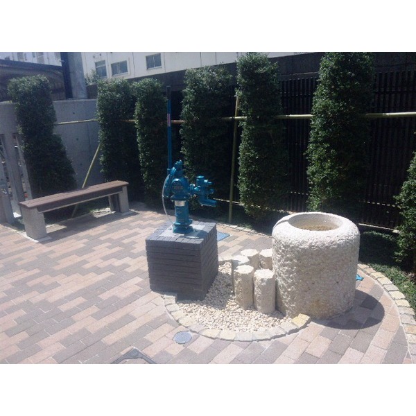 エントランス　震災の際に役立つ井戸