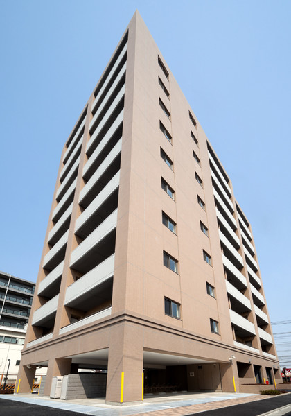 建物外観　地震に強い免震構造！