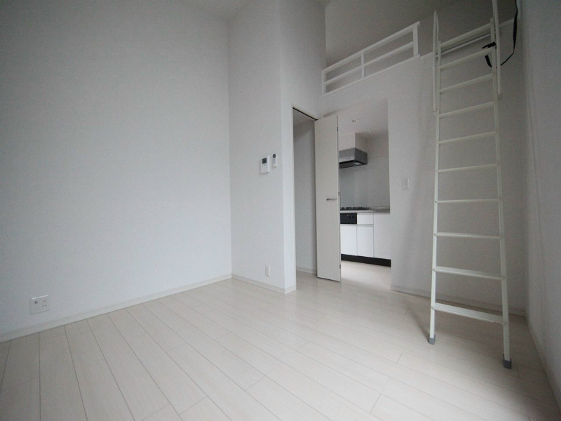 居室・リビング　洋室8.7帖　ロフト4.9帖（収納でもお部屋でも使えます）