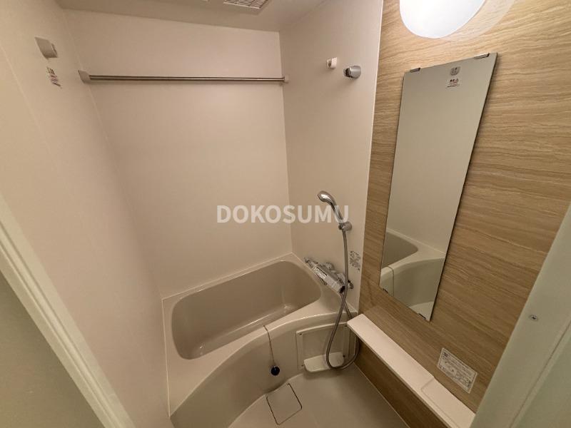 バス・シャワールーム　一日の疲れをやさしく癒やす、清潔感あふれるリラックスバス。