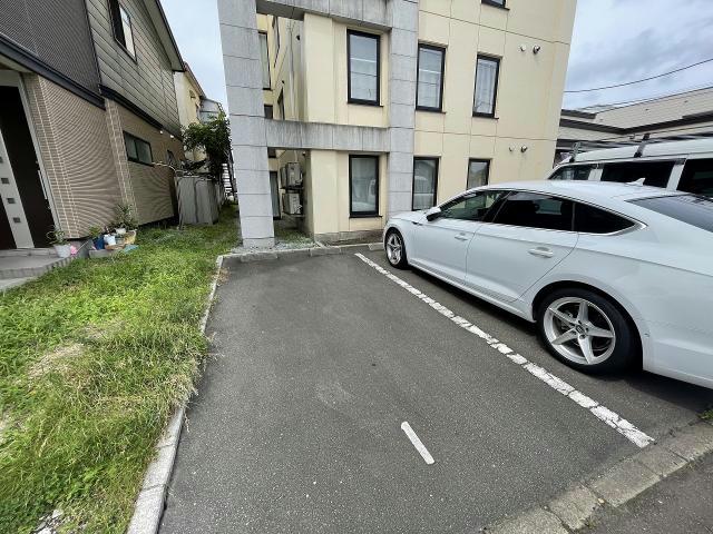 駐車場　駐車場