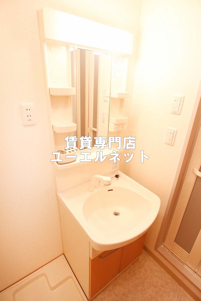 洗面設備　清潔感ある独立洗面台で毎日気持ちよく♪