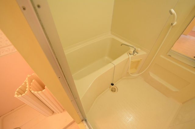バス・シャワールーム　シンプルで機能的なユニットバスです！