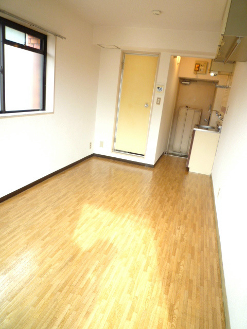 居室・リビング　室内