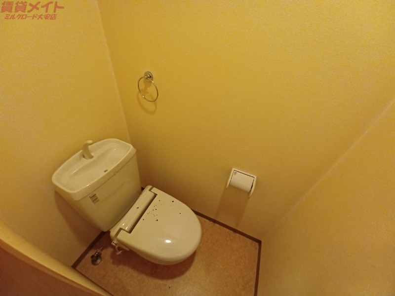 トイレ　別部屋参考写真です。