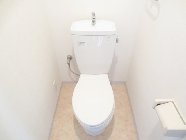 トイレ　※別号室参考写真