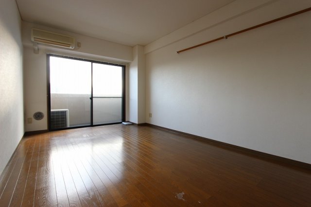 居室・リビング　同物件別号室