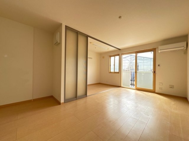 居室・リビング　LDK（別角度）