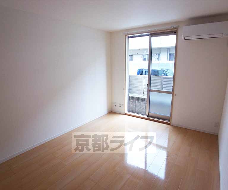 居室・リビング　広めの居室です