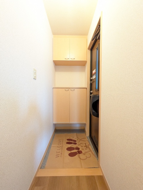 玄関　上下に分かれてしまえるシューズボックス