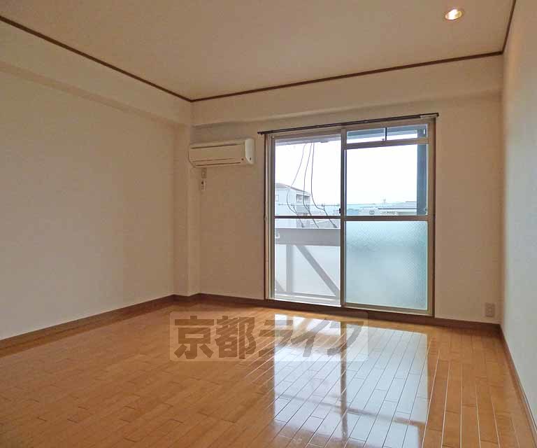 居室・リビング　広々とした室内です。