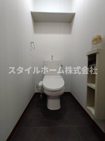 トイレ　同建物内別部屋の写真です。