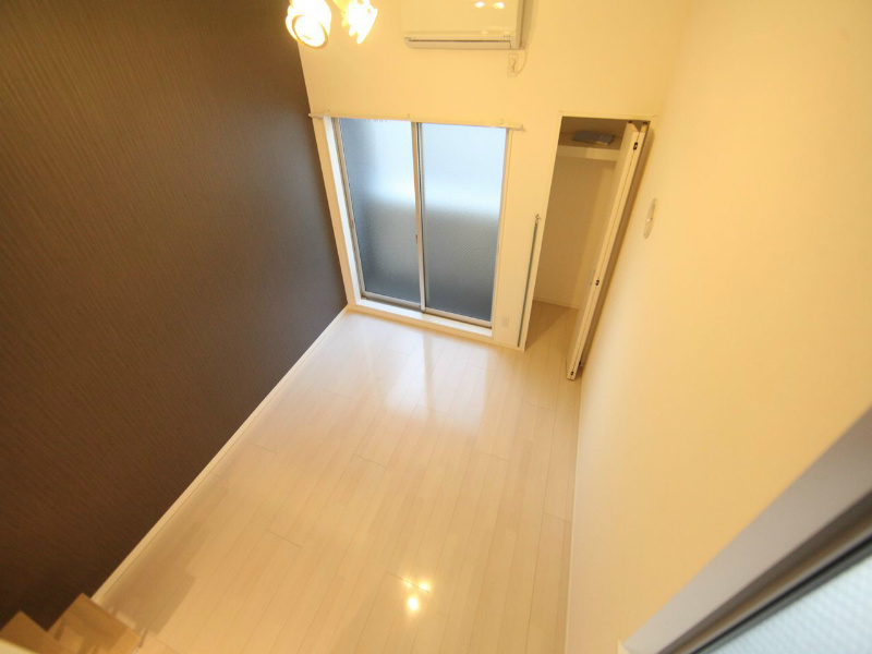 バルコニー　洋室6.5帖　上階ロフト6.4帖（収納でも部屋でも使えます）