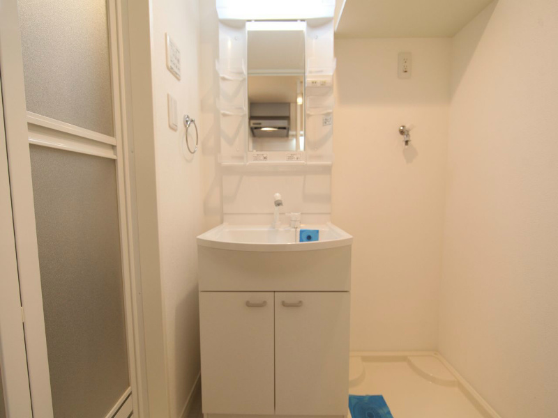 洗面設備　脱衣所　独立洗面台（シャンプードレッサー）洗濯機用意できます