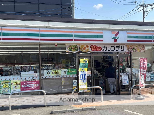コンビニ　セブンイレブン八王子由木中央店（コンビニ）まで300m