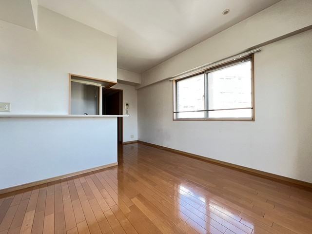 居室・リビング　＊他号室の写真を使用。