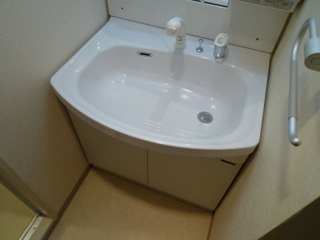 洗面設備　便利な独立洗面台です