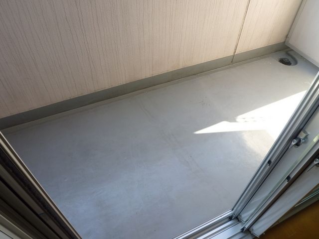 バルコニー　大きなベランダ使いやすい