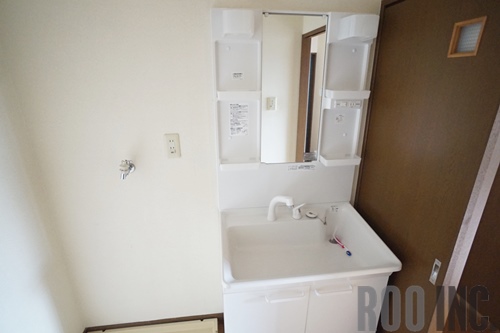 洗面設備　写真は反転のお部屋です