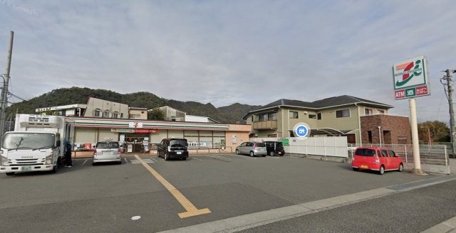 コンビニ　セブンイレブン　たつの日飼店（コンビニ）まで200m