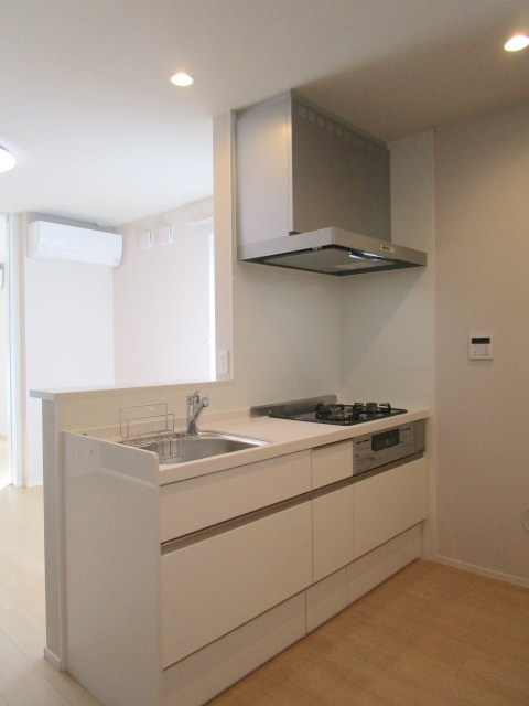 キッチン　★ガス3口グリル付きのシステムキッチン★