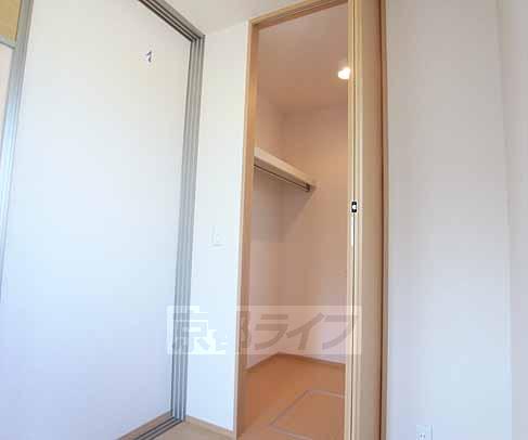 収納　大きなウォークインクローゼットです。