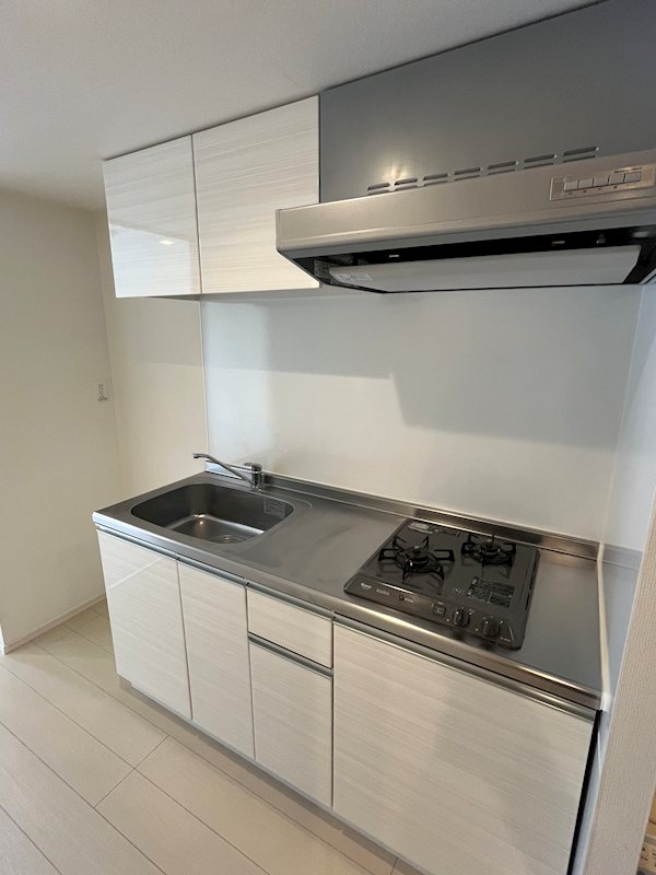 キッチン　同建物別部屋の写真となります。