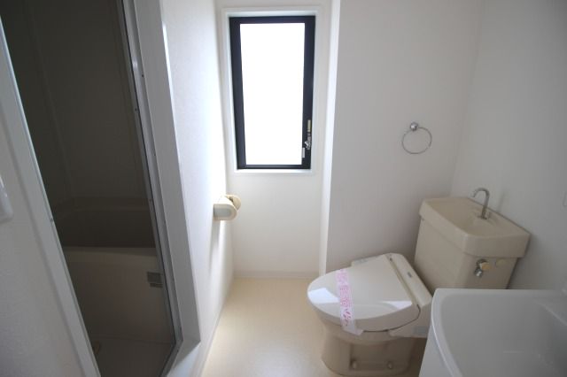 トイレ　落ち着いた空間のお風呂です