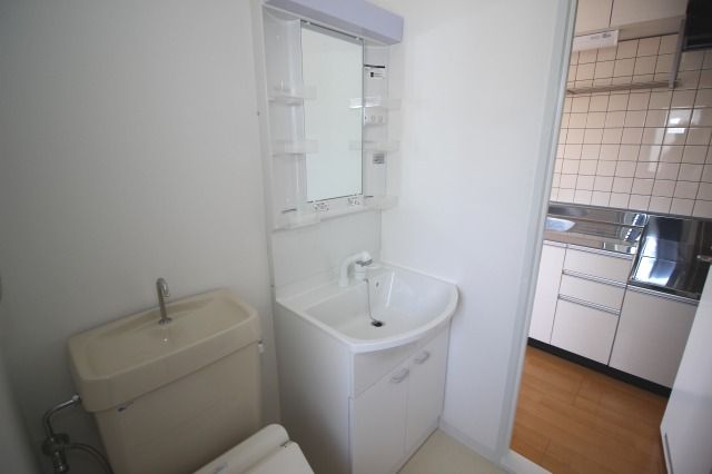 洗面設備　脱衣スペースもあります