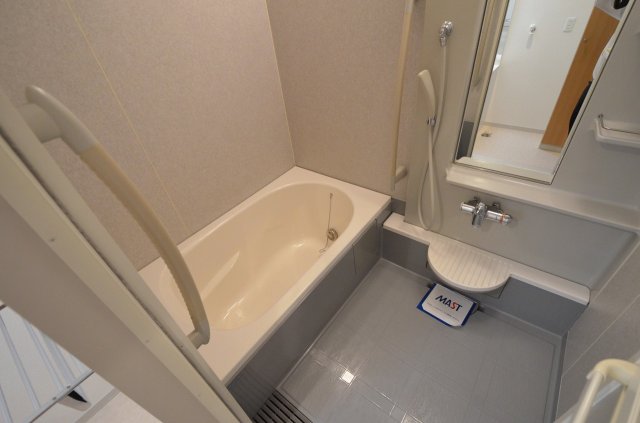 バス・シャワールーム　追い焚きつきで便利です！