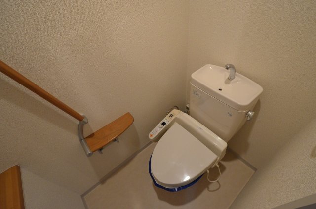トイレ　温水洗浄便座付きでおすすめです！