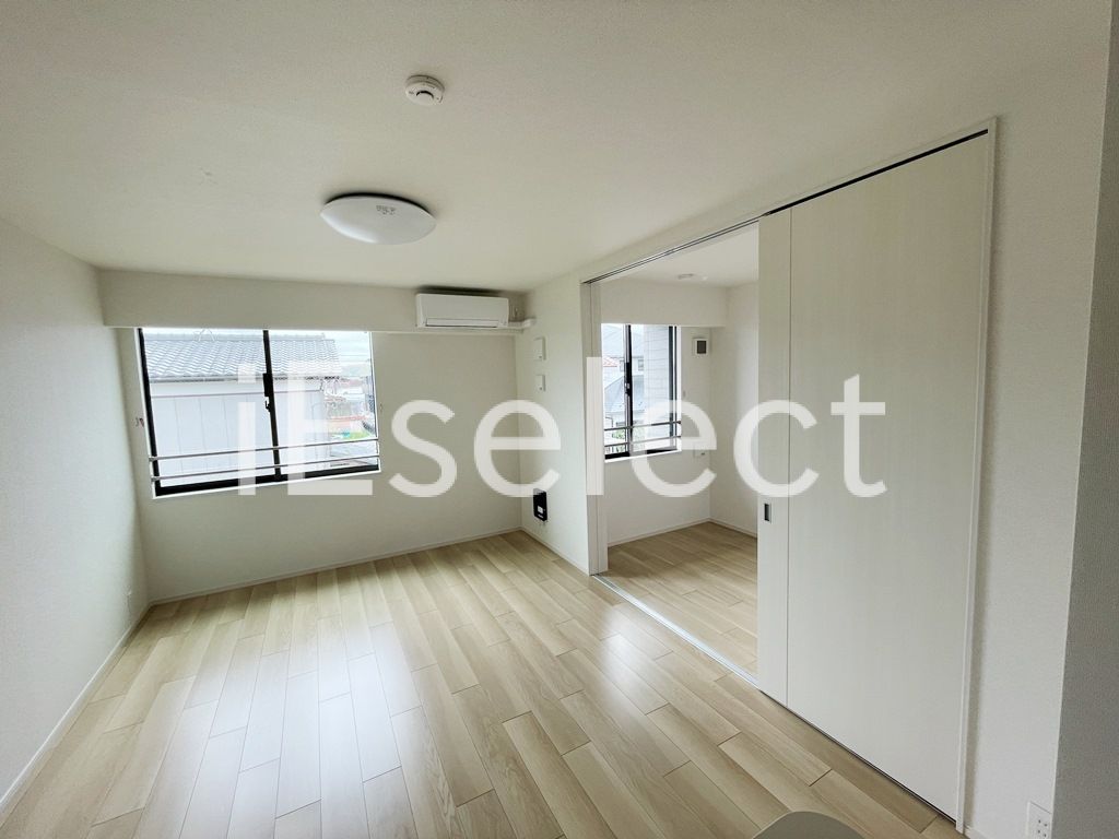 居室・リビング　白基調の明るいリビングです★