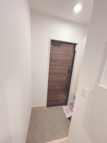 玄関　同施工会社、別物件のお部屋の写真です。参考にご覧ください。