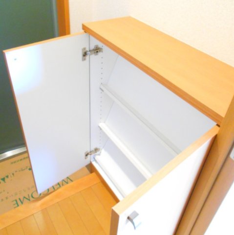 玄関　※別部屋参考写真